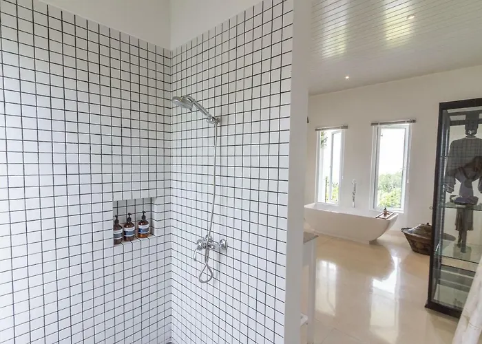 Villa Kusuma - Luxury Ocean View 5Br Pool Villa & Private Pickleball Court