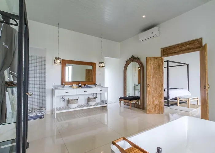 Villa Kusuma - Luxury Ocean View 5Br Pool Villa & Private Pickleball Court * Uluwatu (Bali)