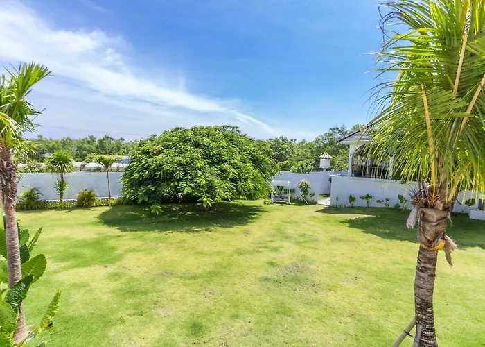 Villa Kusuma - Luxury Ocean View 5Br Pool Villa & Private Pickleball Court *