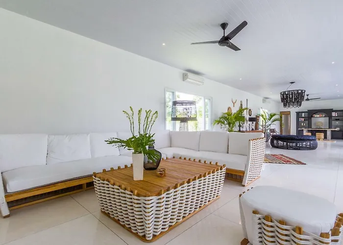 Villa Kusuma - Luxury Ocean View 5Br Pool Villa & Private Pickleball Court