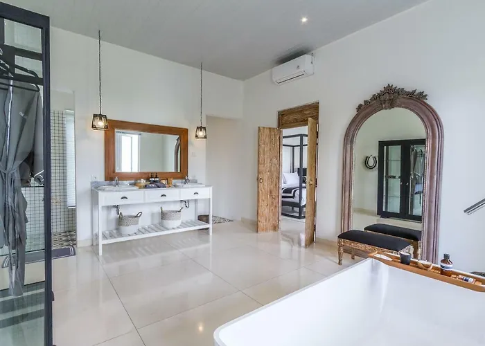 Villa Kusuma - Luxury Ocean View 5Br Pool Villa & Private Pickleball Court Villa Uluwatu (Bali)