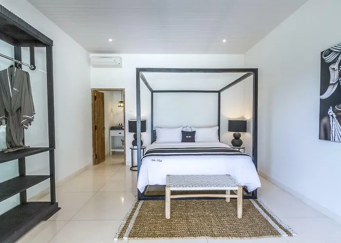 Villa Kusuma - Luxury Ocean View 5Br Pool Villa & Private Pickleball Court