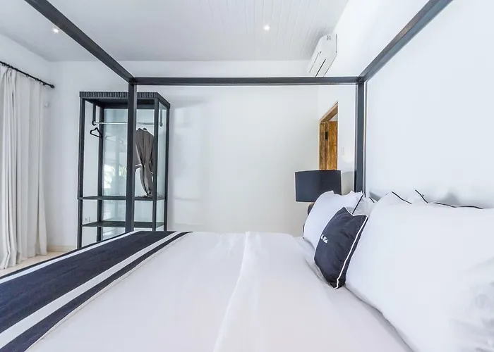 Villa Villa Kusuma - Luxury Ocean View 5Br Pool Villa & Private Pickleball Court