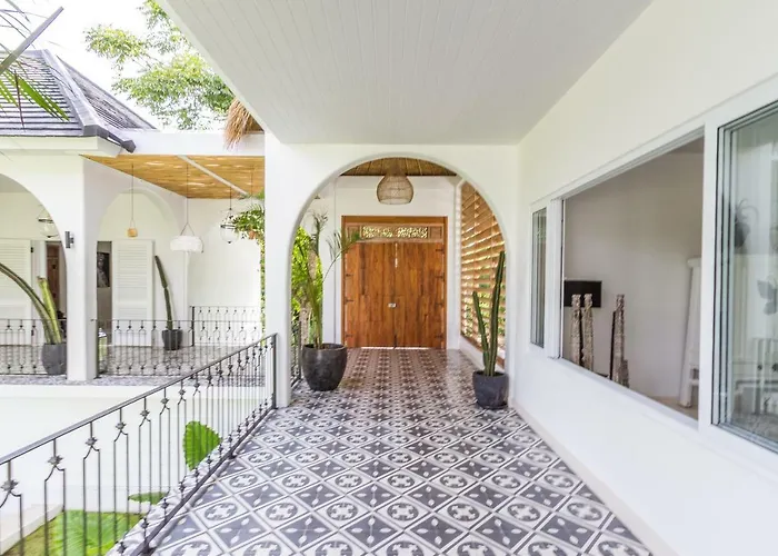 Villa Kusuma - Luxury Ocean View 5Br Pool Villa & Private Pickleball Court Uluwatu