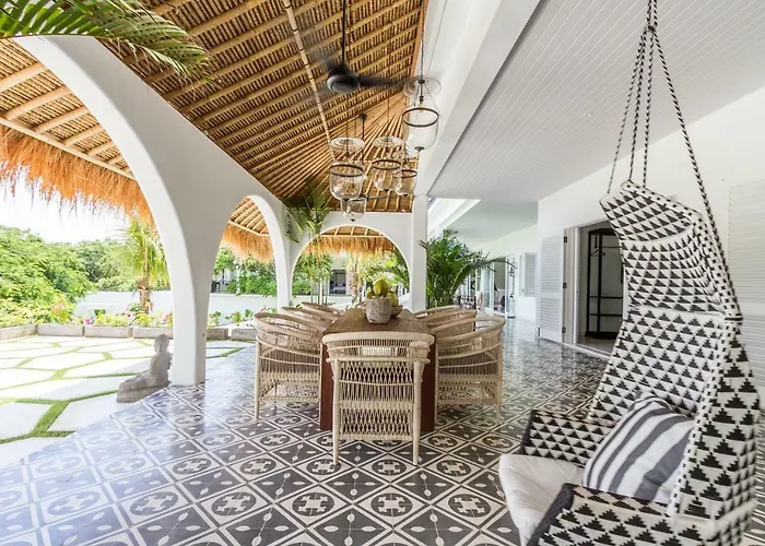 Villa Villa Kusuma - Luxury Ocean View 5Br Pool Villa & Private Pickleball Court *