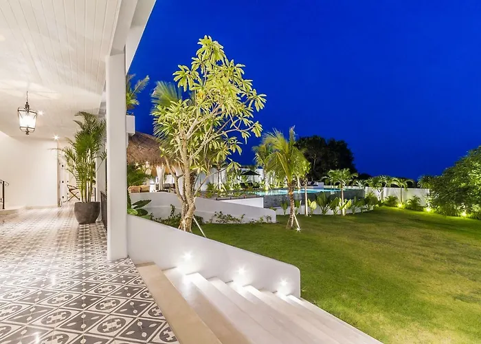 Villa Villa Kusuma - Luxury Ocean View 5Br Pool Villa & Private Pickleball Court *