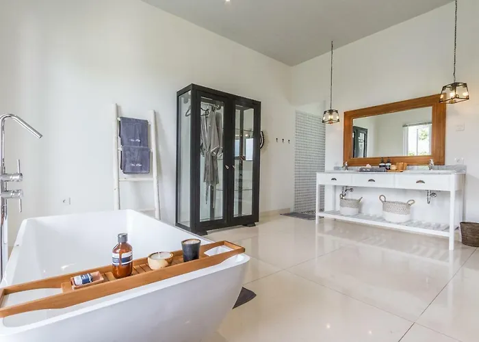 Villa Villa Kusuma - Luxury Ocean View 5Br Pool Villa & Private Pickleball Court Uluwatu (Bali)