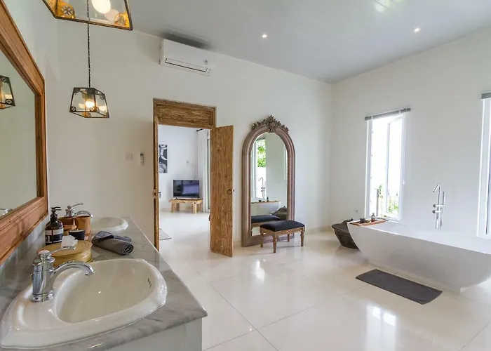 Villa Villa Kusuma - Luxury Ocean View 5Br Pool Villa & Private Pickleball Court