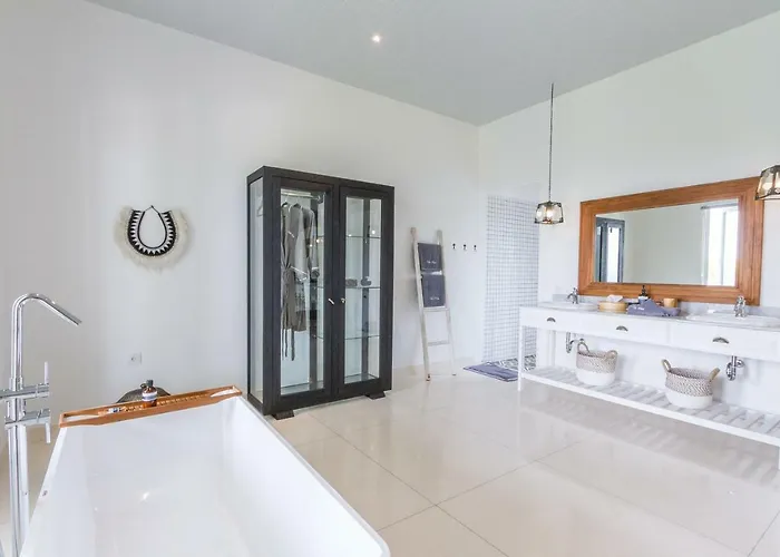 Villa Kusuma - Luxury Ocean View 5Br Pool Villa & Private Pickleball Court Uluwatu (Bali)