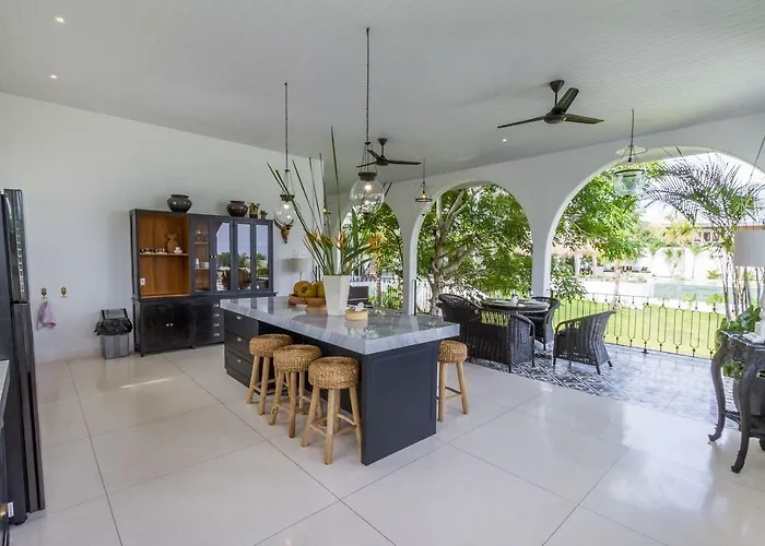 Villa Villa Kusuma - Luxury Ocean View 5Br Pool Villa & Private Pickleball Court