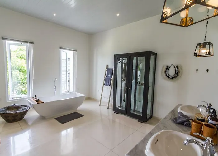 Villa Kusuma - Luxury Ocean View 5Br Pool Villa & Private Pickleball Court Villa *